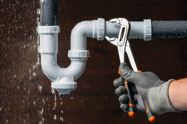 Professional Gas Line Repair technician working in Monroeville, IN
